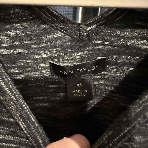 Ann Taylor Womens Black White Short Sleeve V-Neck Heathered Pattern T-Shirt XS - Picture 6 of 6